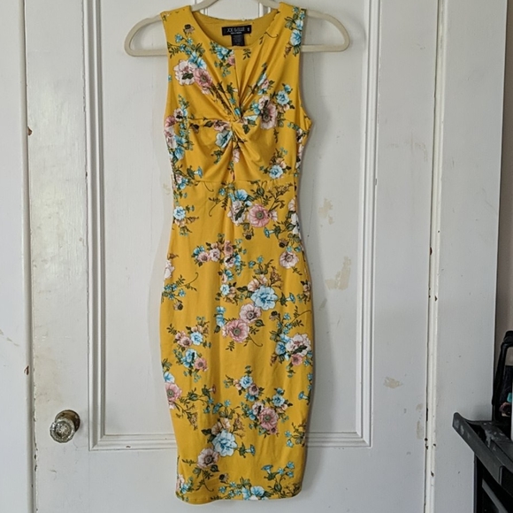 Joe & Elle Dresses & Skirts - Yellow floral dress